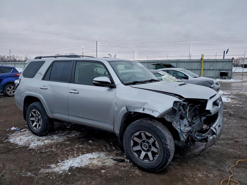 Photo 4 from auction – 2019 TOYOTA 4RUNNER SR with VIN JTEBU5JR0K5677476