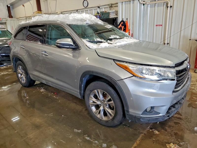Photo 4 from auction – 2016 TOYOTA HIGHLANDER with VIN 5TDZKRFH7GS177641