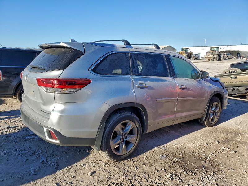 Photo 3 from auction – 2018 TOYOTA HIGHLANDER with VIN 5TDDZRFH5JS852724