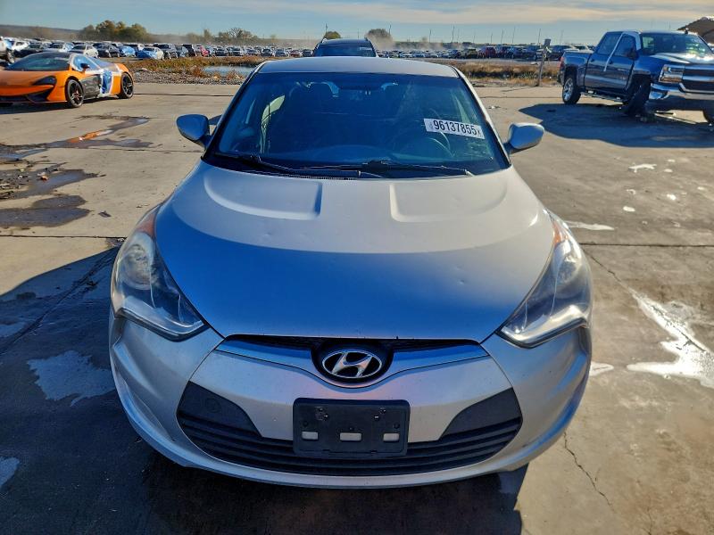 Photo 5 from auction – 2017 HYUNDAI VELOSTER with VIN KMHTC6AD1HU311705