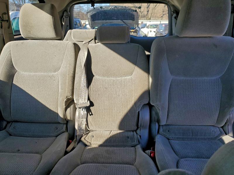 Photo 10 from auction – 2010 TOYOTA SIENNA CE with VIN 5TDKK4CC3AS336031