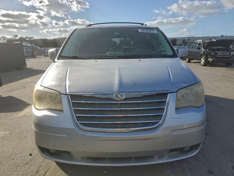 Photo 5 from auction – 2010 CHRYSLER TOWN & COU with VIN 2A4RR5D17AR391369
