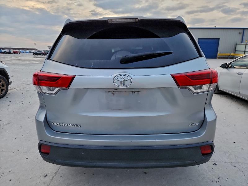 Photo 6 from auction – 2017 TOYOTA HIGHLANDER with VIN 5TDBZRFH8HS462864