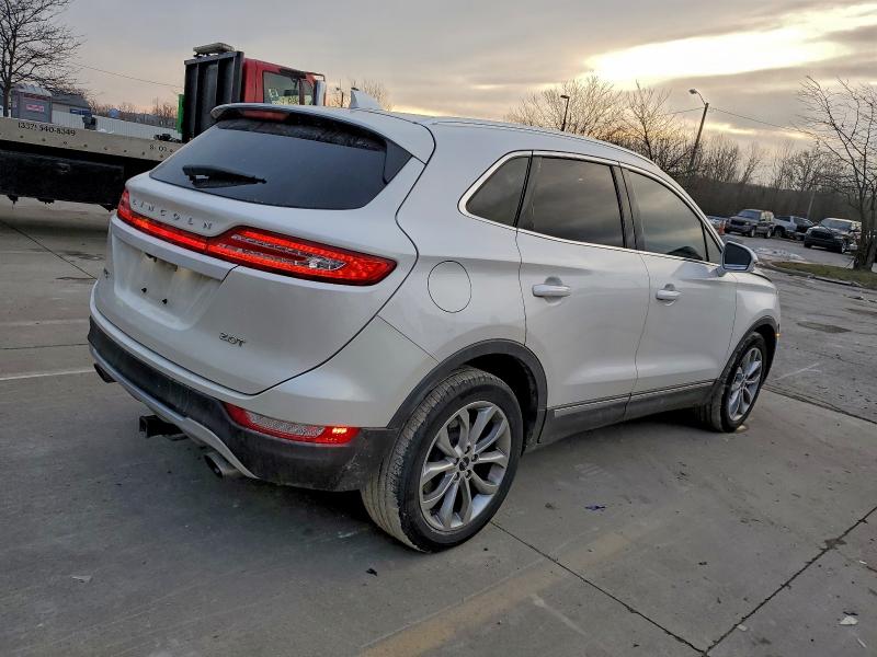 Photo 3 from auction – 2017 LINCOLN MKC SELECT with VIN 5LMCJ2C9XHUL36459