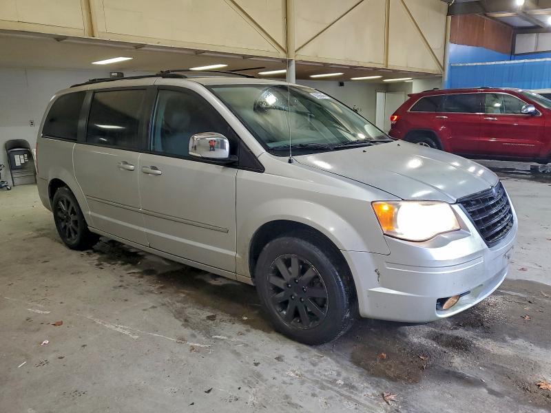 Photo 4 from auction – 2010 CHRYSLER TOWN & COU with VIN 2A4RR5D12AR104116