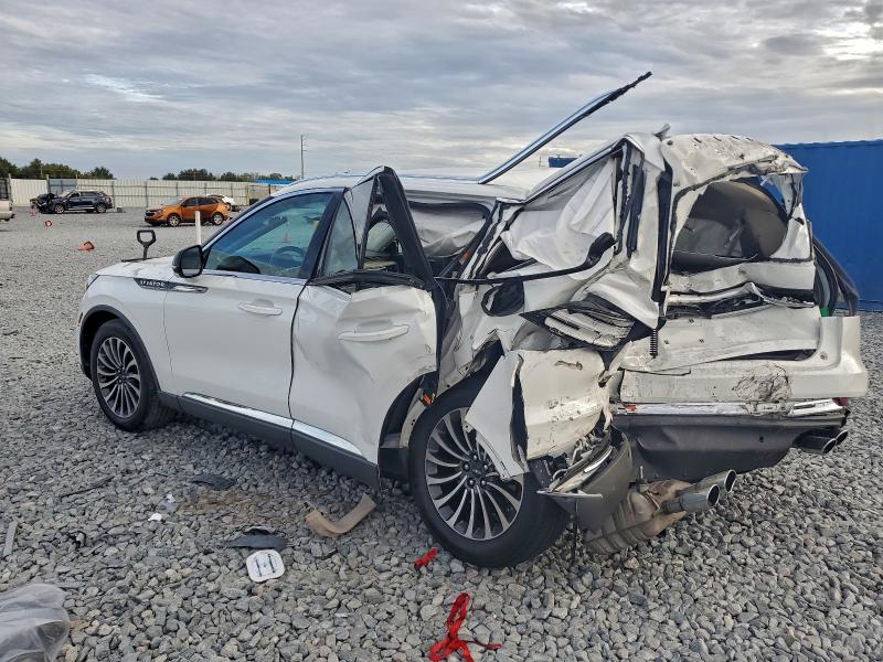 Photo 2 from auction – 2020 LINCOLN AVIATOR RE with VIN 5LM5J7WC1LGL01720