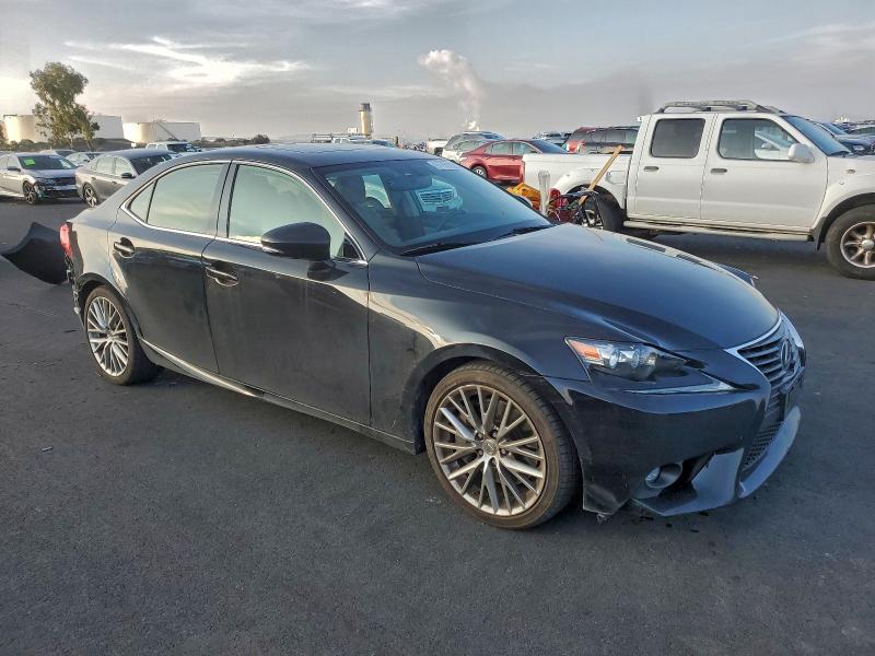 Photo 4 from auction – 2016 LEXUS IS 200T with VIN JTHBA1D27G5033094