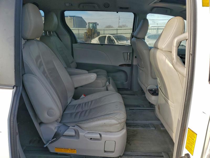 Photo 11 from auction – 2014 TOYOTA SIENNA XLE with VIN 5TDDK3DC3ES092324