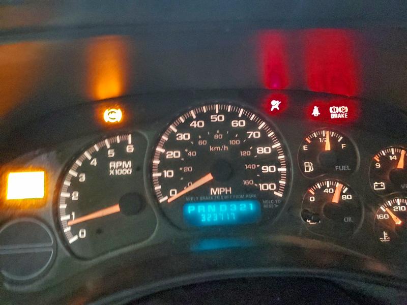 Photo 9 from auction – 2002 CHEVROLET SILVERADO with VIN 1GCEC14T52Z275451