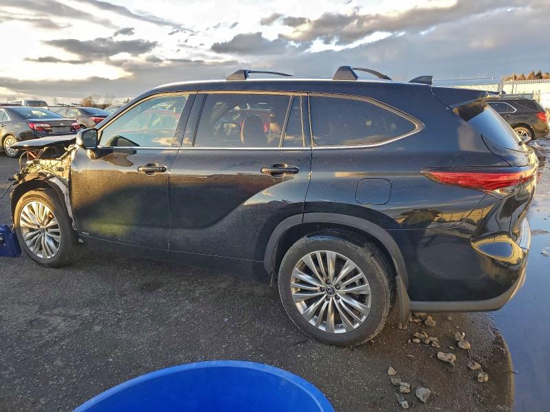 Photo 2 from auction – 2023 TOYOTA HIGHLANDER with VIN 5TDEBRCH5PS128702