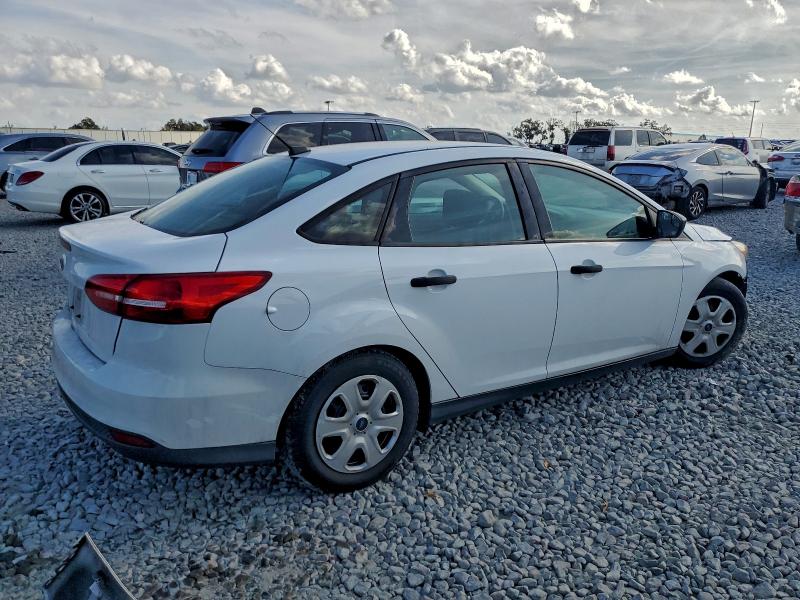 Photo 3 from auction – 2016 FORD FOCUS S with VIN 1FADP3E29GL339346
