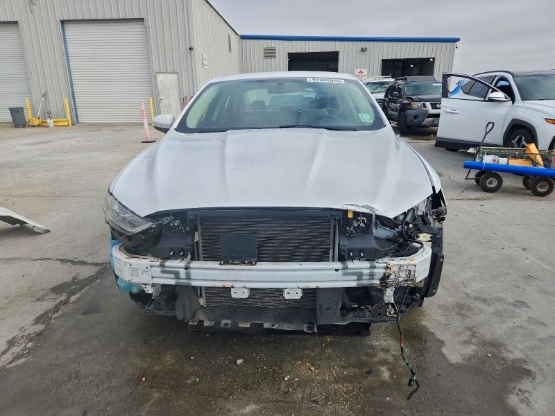 Photo 5 from auction – 2017 FORD FUSION S with VIN 3FA6P0G72HR369243