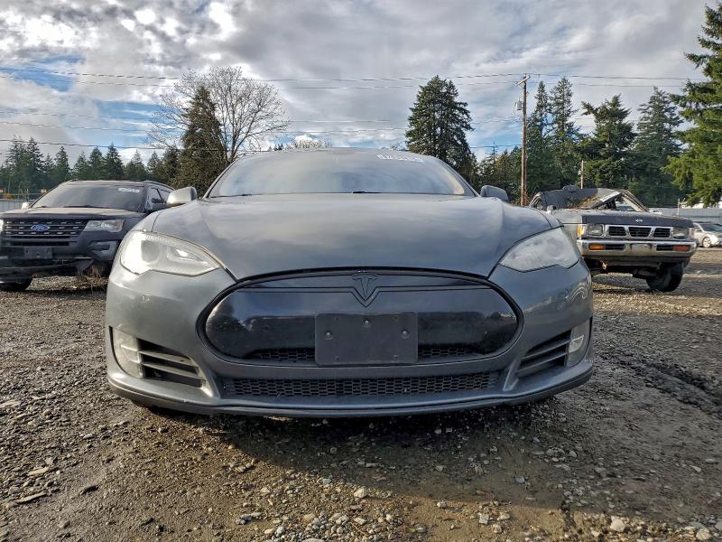 Photo 5 from auction – 2013 TESLA MODEL S with VIN 5YJSA1DN7DFP27189
