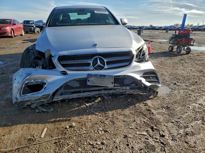 Photo 5 from auction – 2018 MERCEDES-BENZ E 300 with VIN WDDZF4JB8JA301565