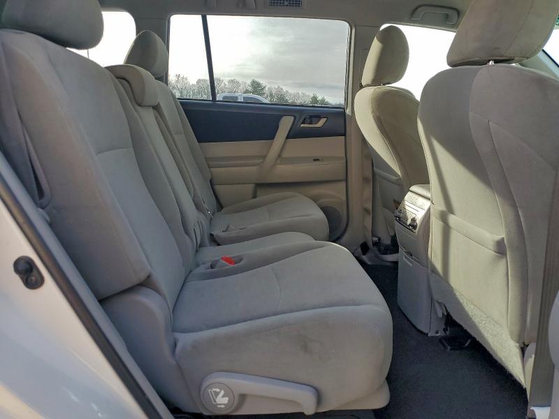 Photo 11 from auction – 2012 TOYOTA HIGHLANDER with VIN 5TDBK3EH8CS100741