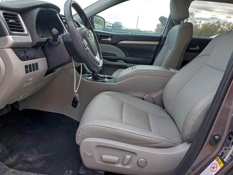 Photo 7 from auction – 2019 TOYOTA HIGHLANDER with VIN 5TDKZRFH7KS318486