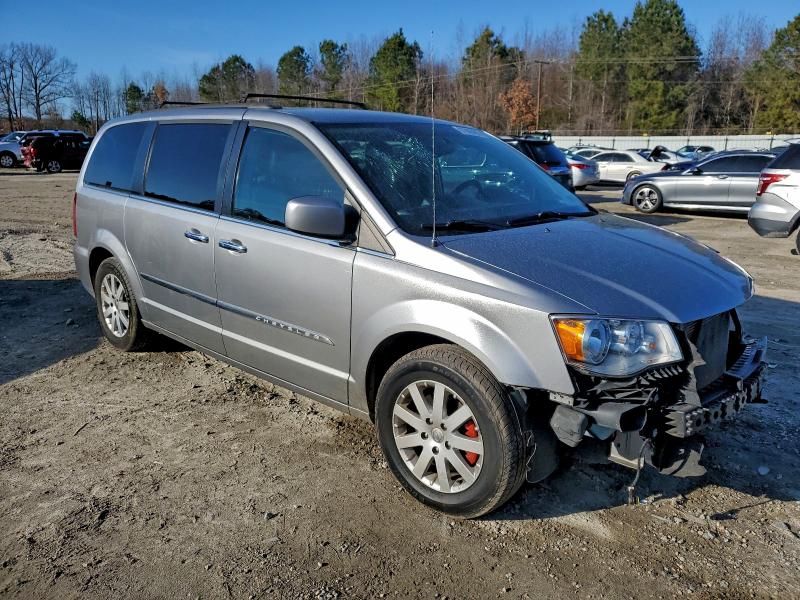 Photo 4 from auction – 2016 CHRYSLER TOWN & COU with VIN 2C4RC1BG9GR306435