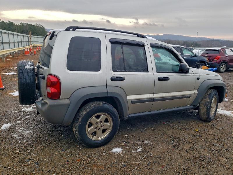 Photo 3 from auction – 2005 JEEP LIBERTY SP with VIN 1J4GL48K95W700052