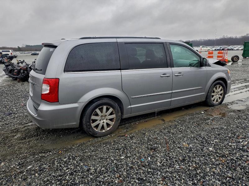 Photo 3 from auction – 2013 CHRYSLER TOWN & COU with VIN 2C4RC1BG2DR797586