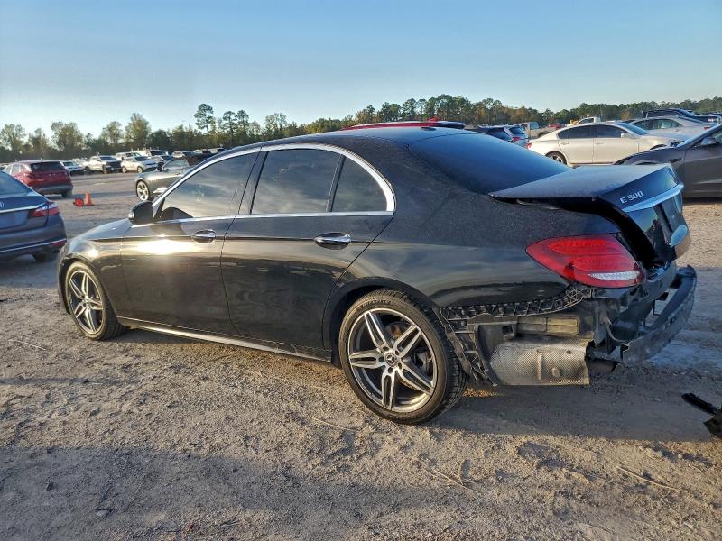 Photo 2 from auction – 2017 MERCEDES-BENZ E 300 with VIN WDDZF4JB2HA280707