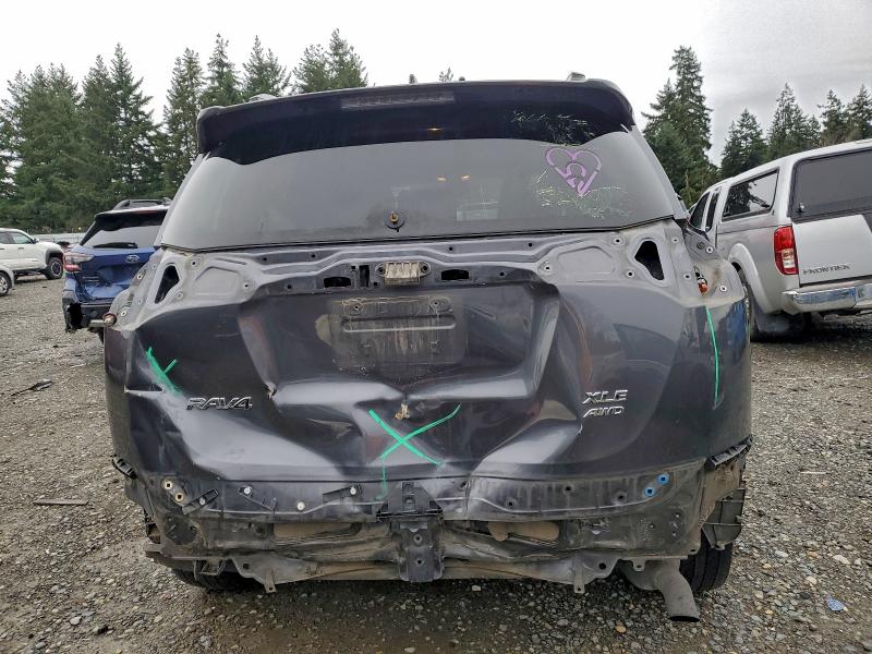 Photo 6 from auction – 2017 TOYOTA RAV4 XLE with VIN JTMRFREVXHD198573