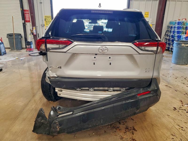 Photo 6 from auction – 2023 TOYOTA RAV4 with VIN 2T3F1RFV2PW371911
