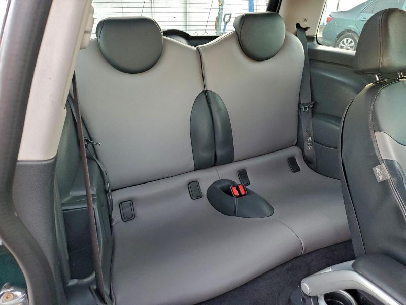 Photo 10 from auction – 2006 MINI COOPER S with VIN WMWRE33506TL22093