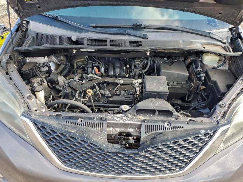 Photo 12 from auction – 2017 TOYOTA SIENNA SE with VIN 5TDXZ3DC3HS780319