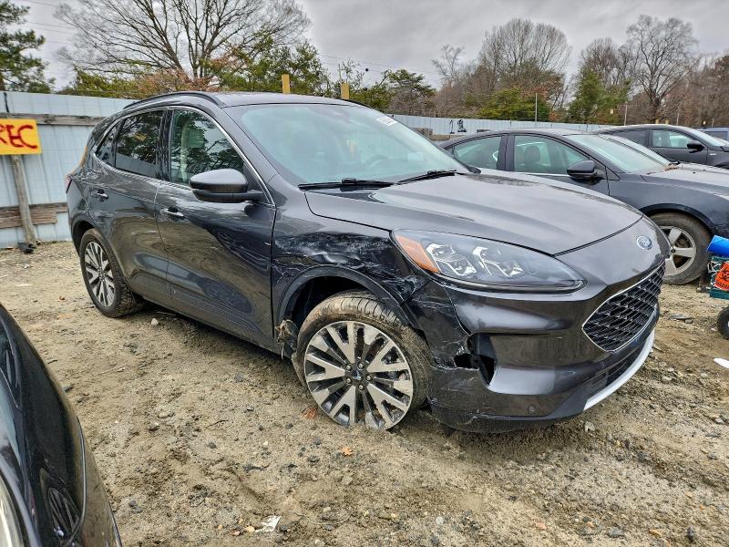 Photo 4 from auction – 2020 FORD ESCAPE TIT with VIN 1FMCU9J98LUA66601