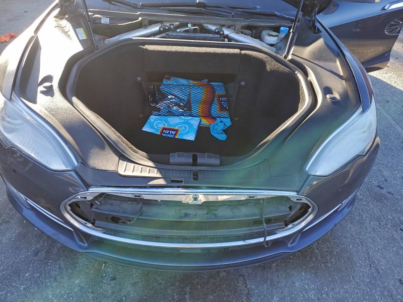 Photo 11 from auction – 2015 TESLA MODEL S with VIN 5YJSA1E17FF118165