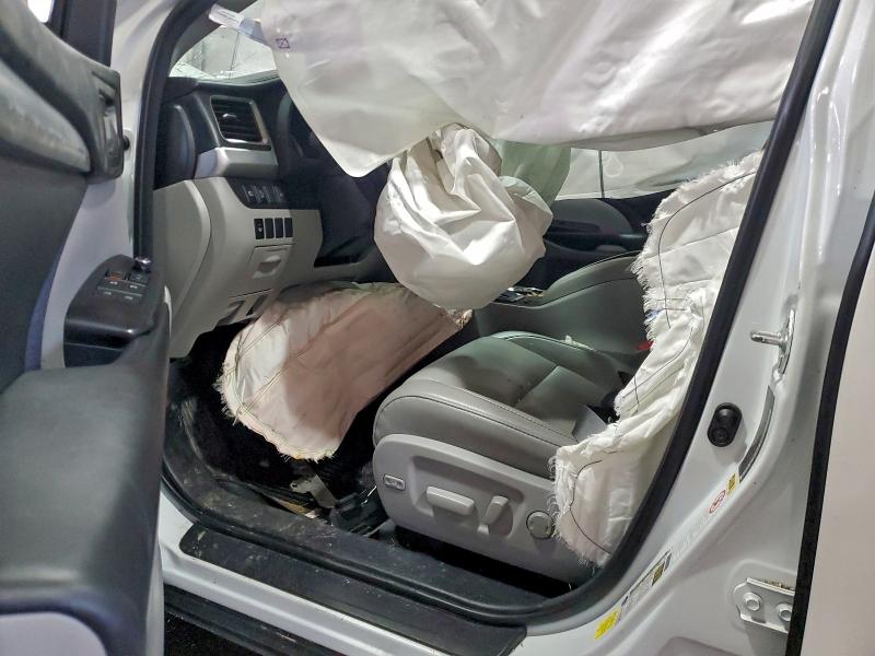 Photo 7 from auction – 2018 TOYOTA HIGHLANDER with VIN 5TDKZRFH1JS538074