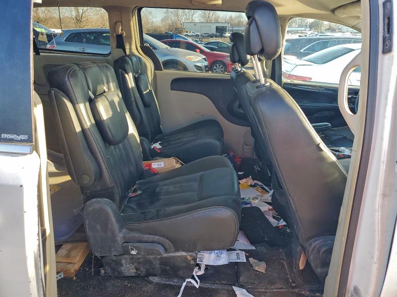 Photo 11 from auction – 2014 CHRYSLER TOWN & COU with VIN 2C4RC1BG0ER126595