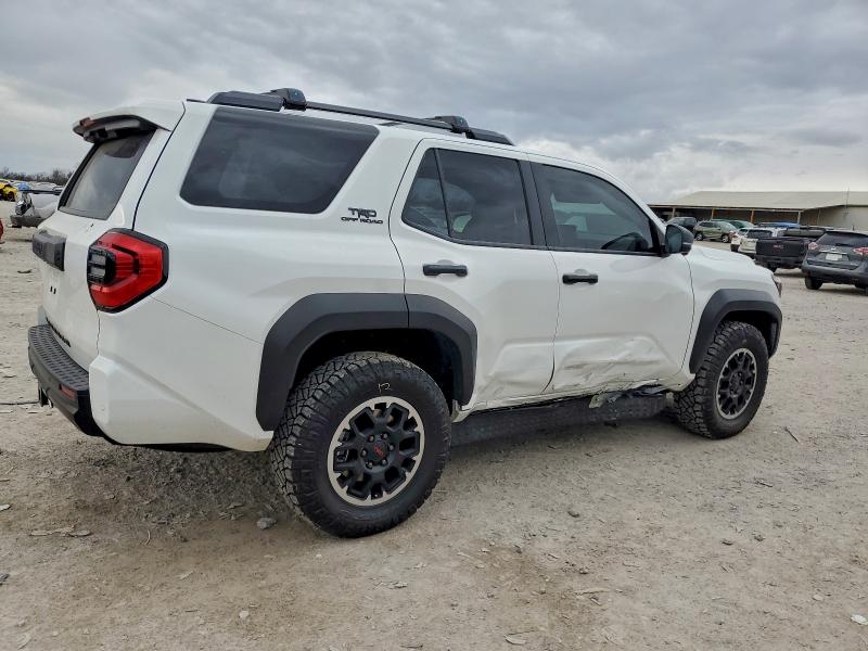 Foto 3 de la subasta – 2025 TOYOTA 4RUNNER SR con VIN JTEVA5BR9S5031017
