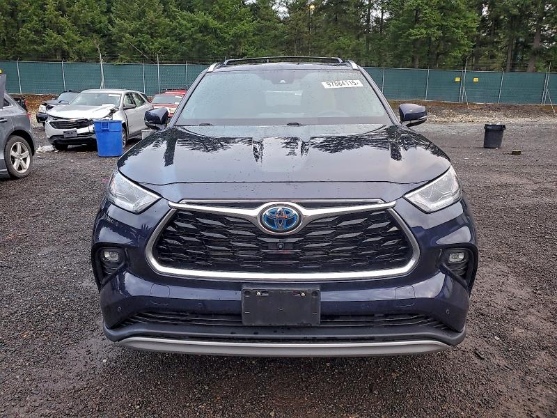 Photo 5 from auction – 2021 TOYOTA HIGHLANDER with VIN 5TDEBRCH5MS068058