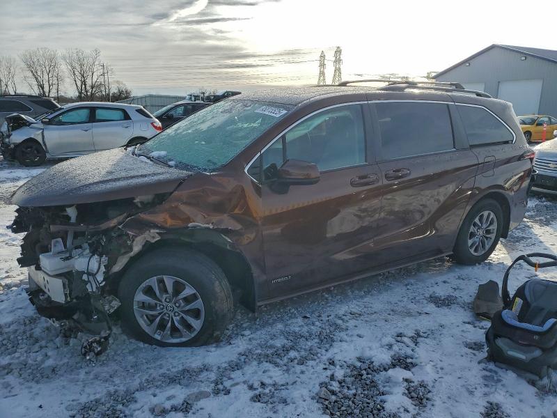 Photo 1 from auction – 2021 TOYOTA SIENNA LE with VIN 5TDBRKEC7MS006393