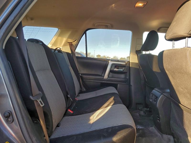 Photo 10 from auction – 2018 TOYOTA 4RUNNER SR with VIN JTEZU5JR7J5169356