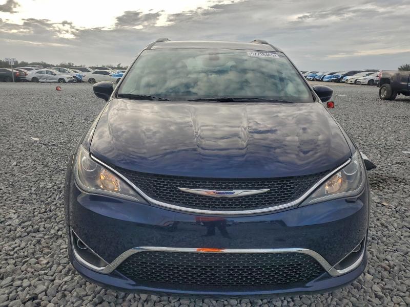 Photo 5 from auction – 2017 CHRYSLER PACIFICA T with VIN 2C4RC1BG0HR513183