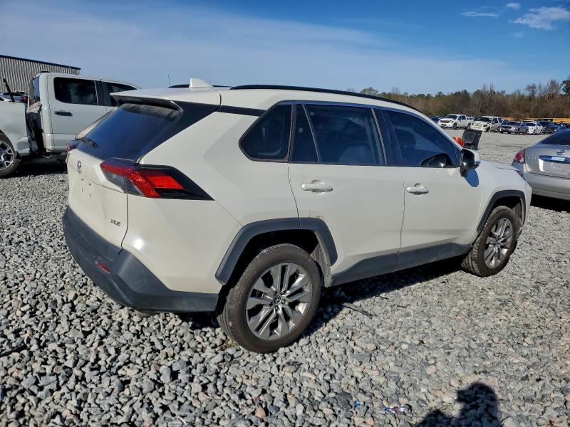 Photo 3 from auction – 2021 TOYOTA RAV4 XLE P with VIN 2T3C1RFV5MW158577