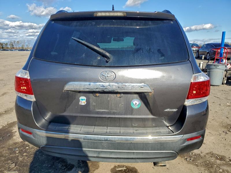Photo 6 from auction – 2011 TOYOTA HIGHLANDER with VIN 5TDBK3EH6BS085011