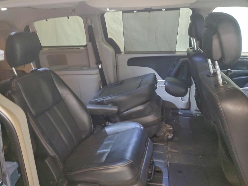 Photo 11 from auction – 2016 CHRYSLER TOWN & COU with VIN 2C4RC1CG9GR253671