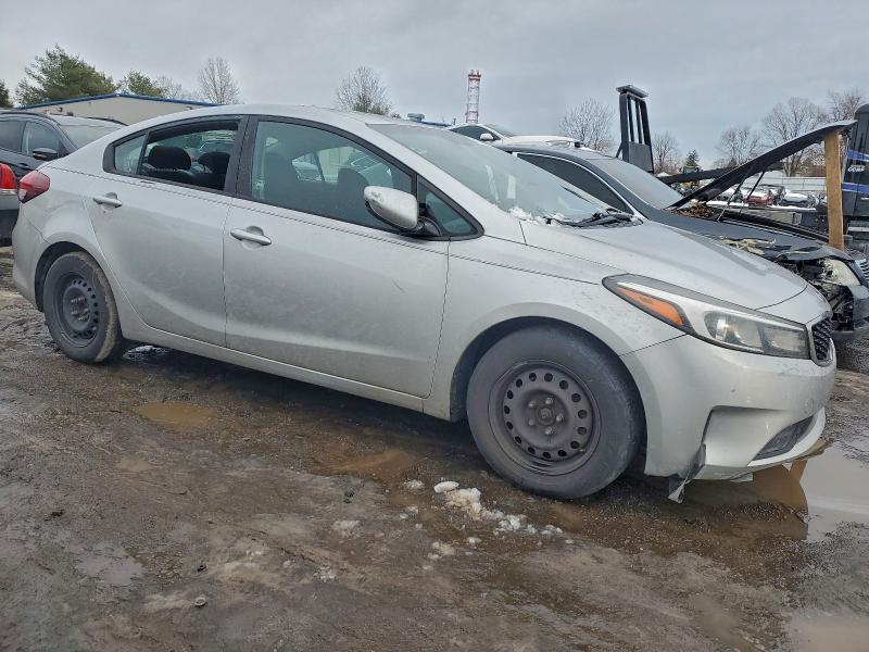 Photo 4 from auction – 2017 KIA FORTE with VIN 3KPFK4A70HE161751