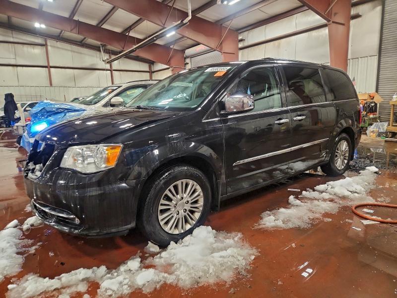 CHRYSLER TOWN & COU 2015 with VIN 2C4RC1CG8FR698014 - Photo from auction