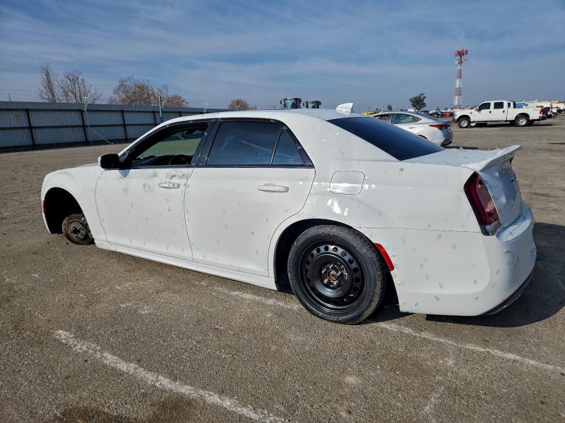 Photo 2 from auction – 2016 CHRYSLER 300 with VIN 2C3CCABT2GH208148
