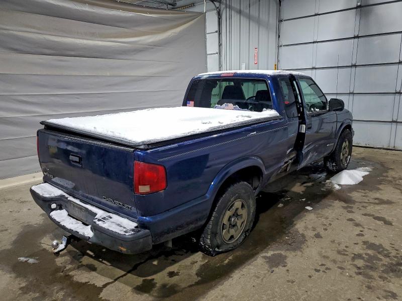 Photo 3 from auction – 2002 CHEVROLET S10 with VIN 1GCDT19W328259012