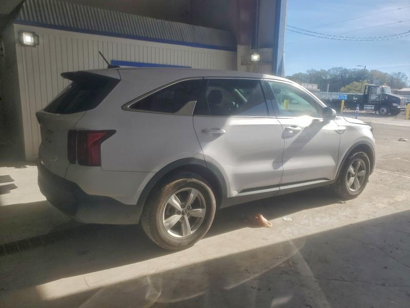 Photo 3 from auction – 2021 KIA SORENTO LX with VIN 5XYRG4LC4MG037827