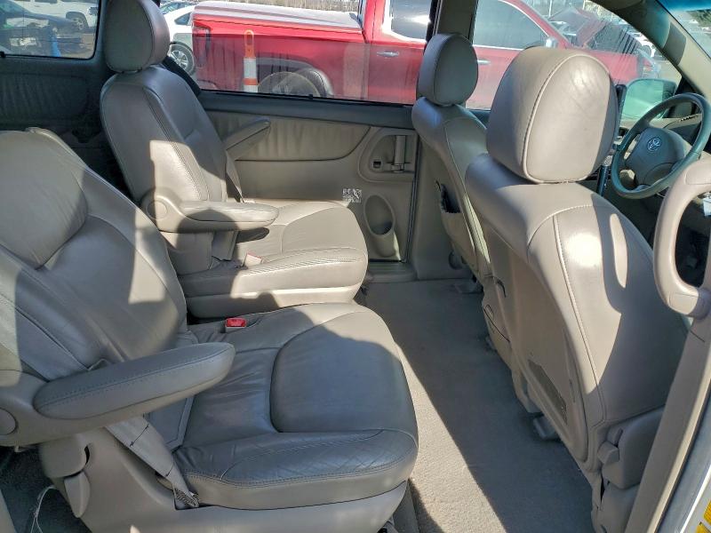 Photo 10 from auction – 2004 TOYOTA SIENNA XLE with VIN 5TDZA22C84S192455