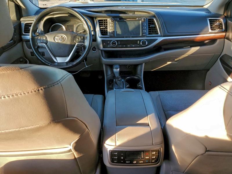 Photo 8 from auction – 2016 TOYOTA HIGHLANDER with VIN 5TDYKRFH8GS185825