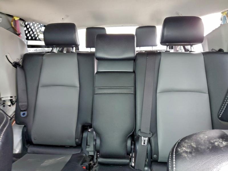 Photo 10 from auction – 2018 TOYOTA 4RUNNER SR with VIN JTEBU5JR3J5552342
