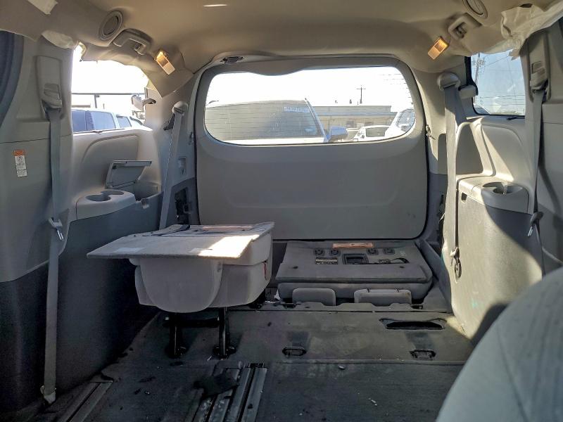 Photo 10 from auction – 2016 TOYOTA SIENNA LE with VIN 5TDKK3DC3GS739976
