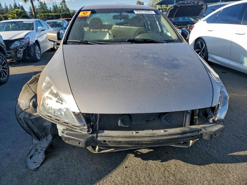 Photo 5 from auction – 2004 HONDA ACCORD LX with VIN JHMCM56324C038865